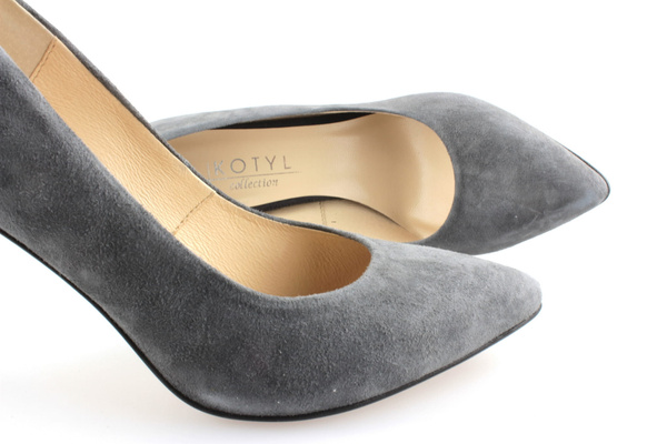 Kotyl 7267 szary zamsz