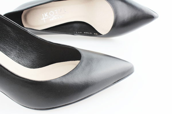 Kotyl 3789 czarny lico