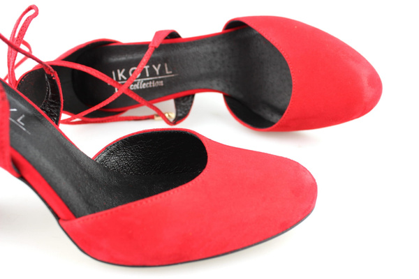 Kotyl 5899 czerwony zamsz