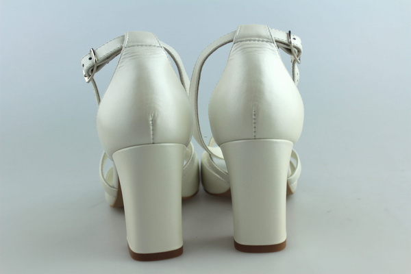 Kotyl 4317 biała ecru perła