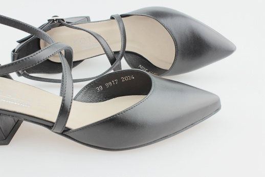 Kotyl 9917 czarny lico