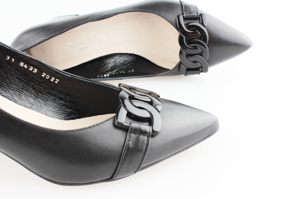 Kotyl 5433 czarny lico