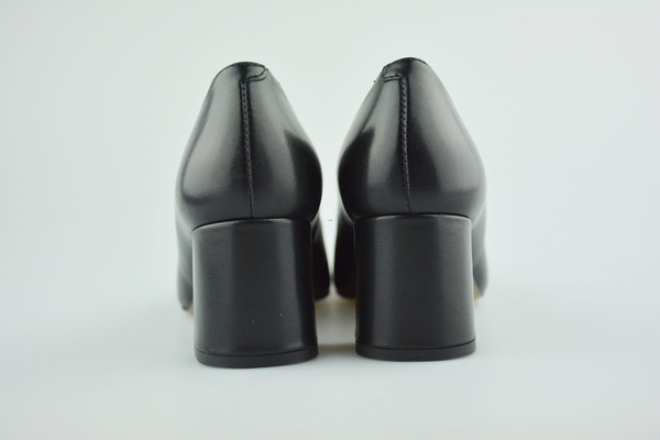 Kotyl 549 czarny lico