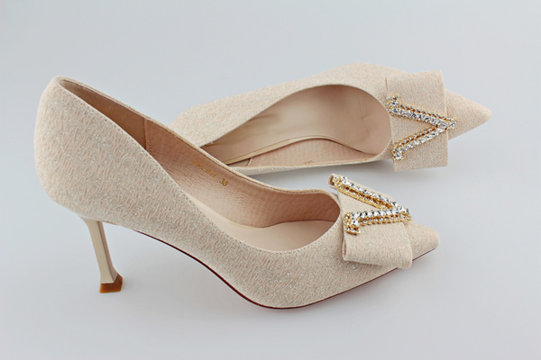 Błyszczące szpilki z koralikami m.266 szampański złoty