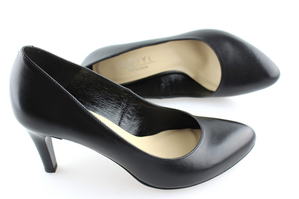 Kotyl 892 czarny lico