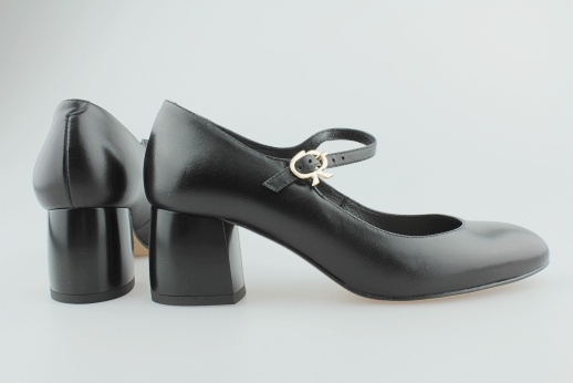 Kotyl 681 czarny lico