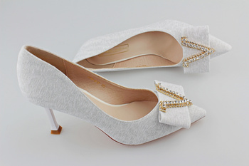 Błyszczące szpilki z koralikami m.266 srebrny