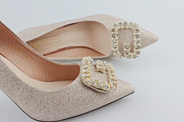 Błyszczące szpilki z koralikami m.198 różowe złoto