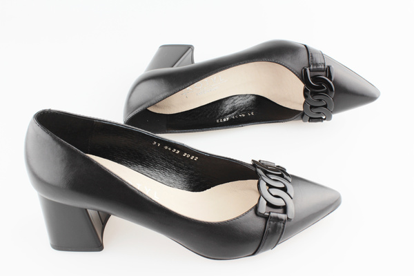 Kotyl 5433 czarny lico