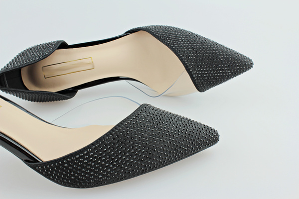 Błyszczące szpilki z koralikami m.215 czarny