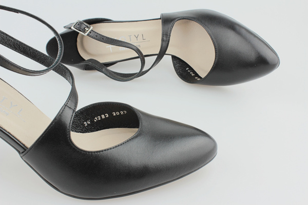 Kotyl 1283 czarny lico