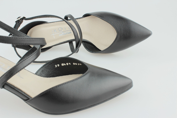 Kotyl 5451 czarny lico