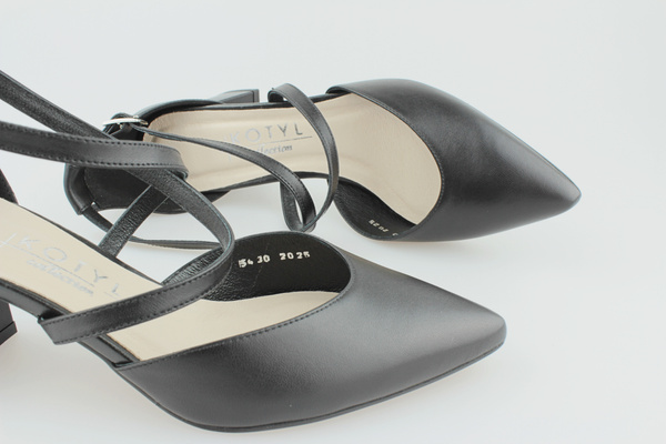 Kotyl 5430 czarny lico