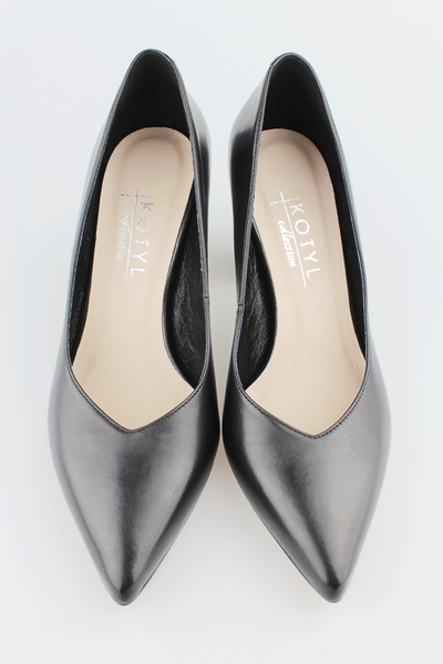 Kotyl 3717 czarny lico