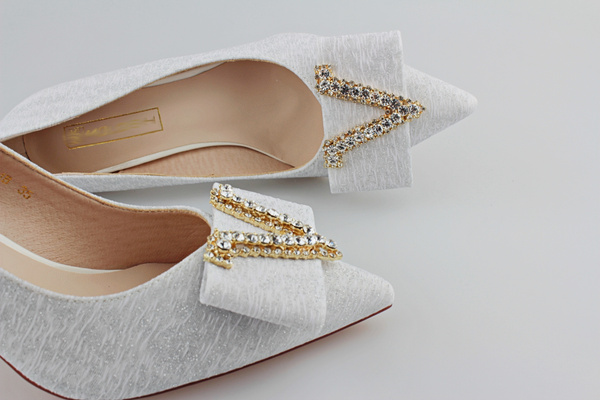 Błyszczące szpilki z koralikami m.266 srebrny