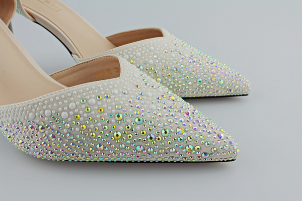 Błyszczące szpilki z koralikami m.252 złoty biały