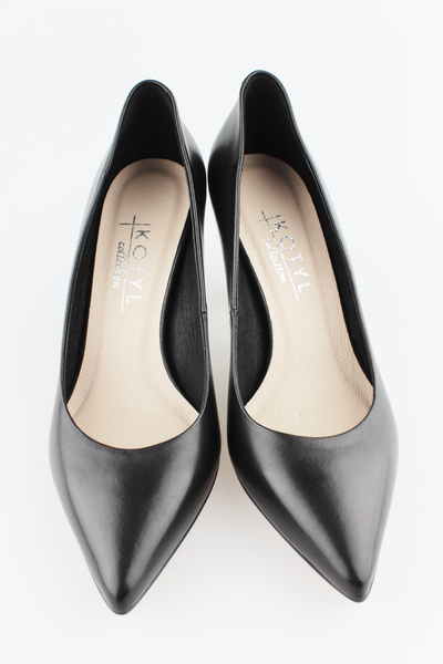 Kotyl 3789 czarny lico