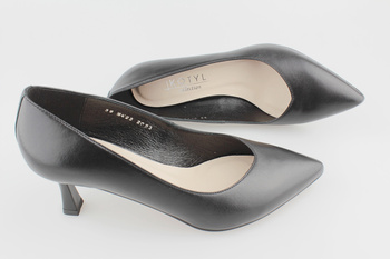 Kotyl 5423 czarny lico