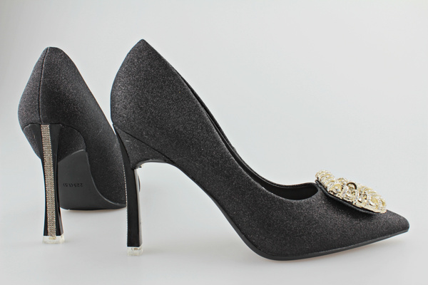 Błyszczące szpilki z koralikami m.198 czarny