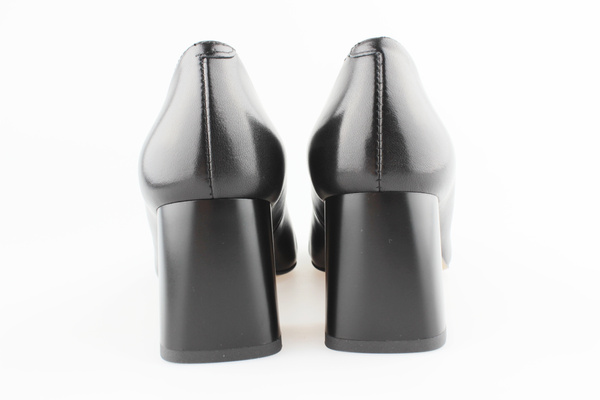 Kotyl 5433 czarny lico