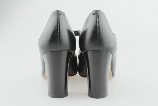 Kotyl 7111 czarny lico