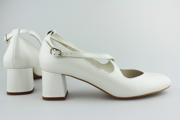 Kotyl 671 biało ecru perła