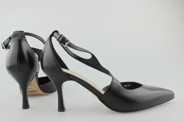 Kotyl 3727 czarny lico