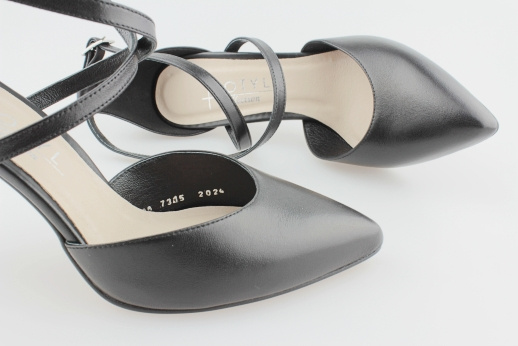 Kotyl 7315 czarny lico