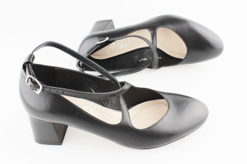 Kotyl 671 czarny lico