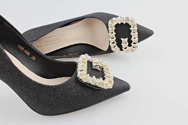 Błyszczące szpilki z koralikami m.198 czarny