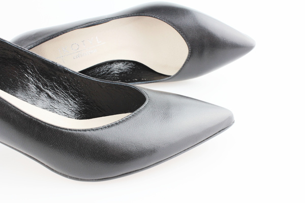 Kotyl 5431 czarny lico