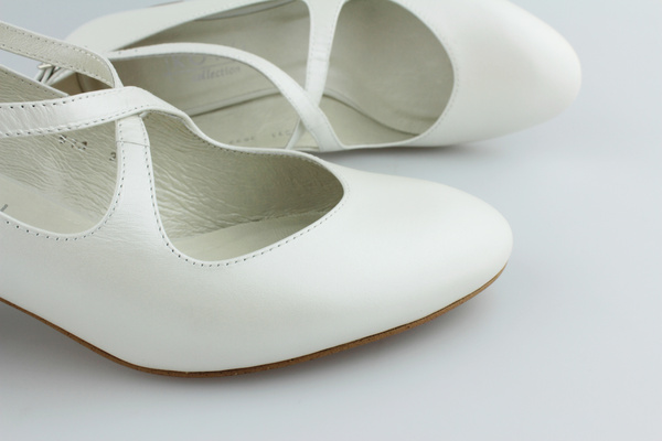 Kotyl 671 biało ecru perła