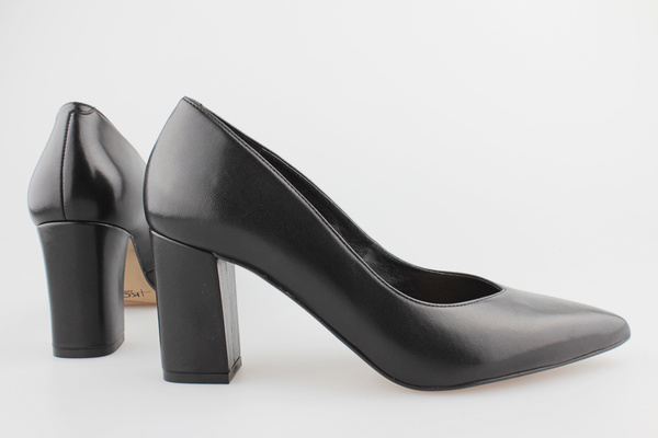 Kotyl 3717 czarny lico