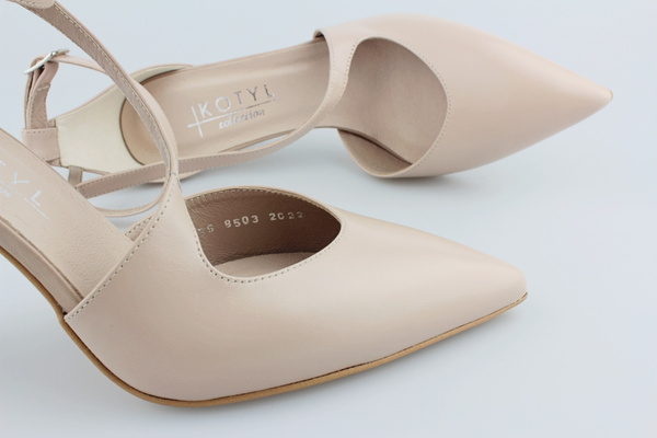 Kotyl 8503 beż + ozdobny wymieniany pasek