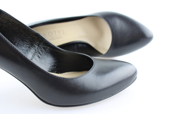 Kotyl 892 czarny lico