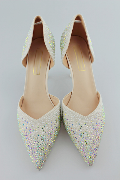 Błyszczące szpilki z koralikami m.252 złoty biały