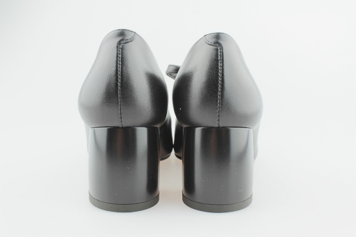 Kotyl 681 czarny lico