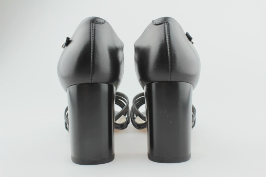 Kotyl 4379 czarny lico