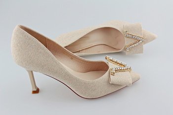 Błyszczące szpilki z koralikami m.266 szampański złoty