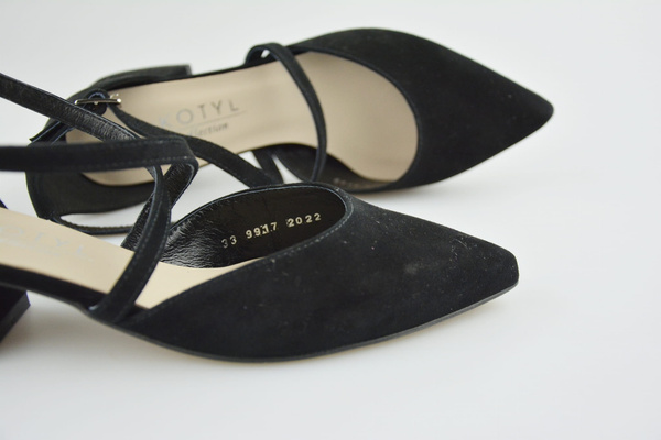 Kotyl 9917 czarny zamsz