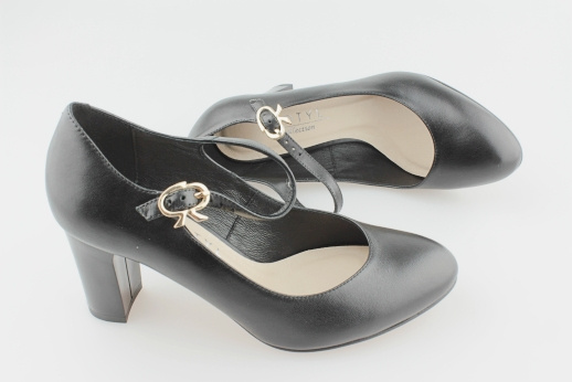 Kotyl 7111 czarny lico