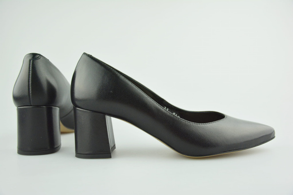 Kotyl 549 czarny lico