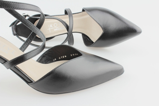 Kotyl 3729 czarny lico