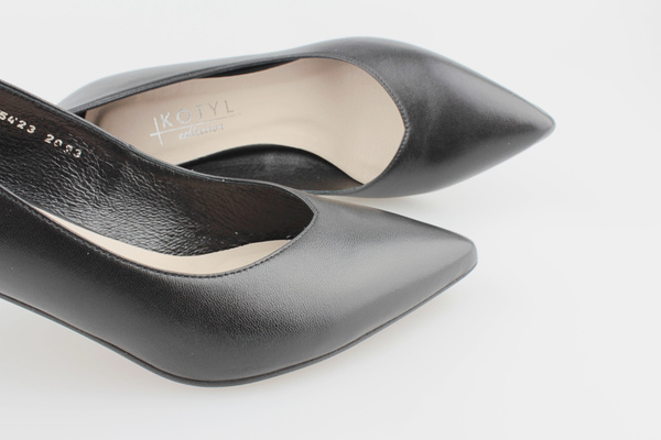 Kotyl 5423 czarny lico