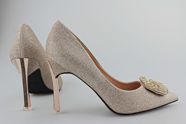 Błyszczące szpilki z koralikami m.198 różowe złoto