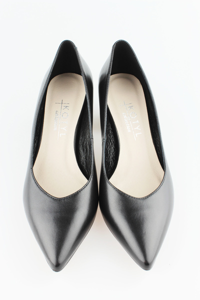 Kotyl 5431 czarny lico