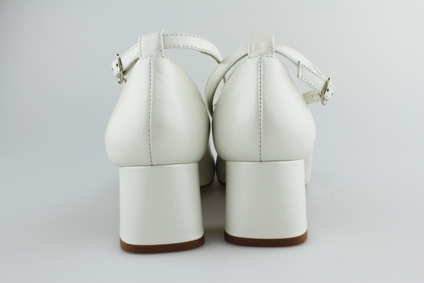 Kotyl 671 biało ecru perła