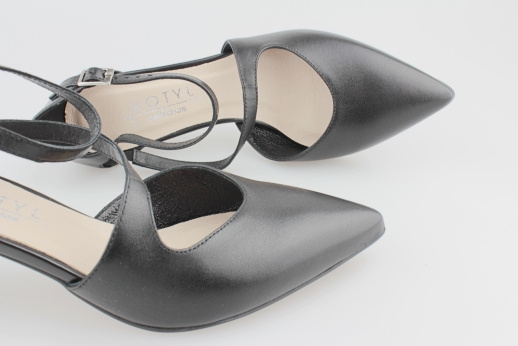 Kotyl 5441 czarny lico