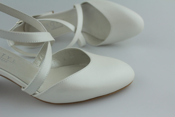 Kotyl 663 biała ecru perła