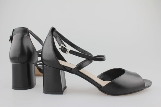 Kotyl 3803 czarny lico